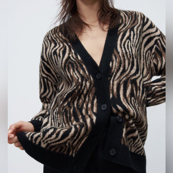ZARA ANIMAL PRINT CARDIGAN‼️NWT FIRM PRICE. SIZE S‼️ - Picture 1 of 7